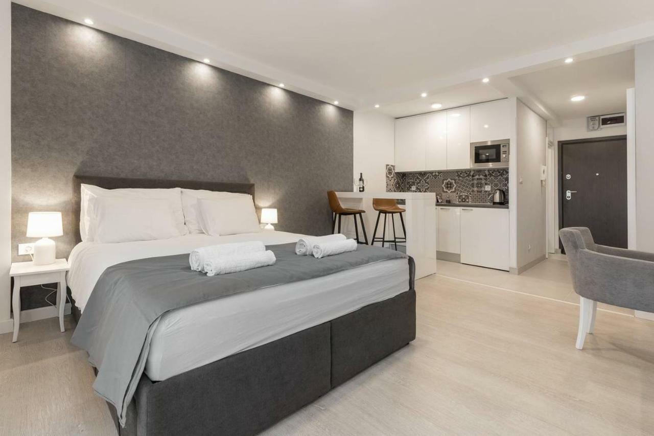 Penthouse "Sky 17" S Balkonom I Besplatnim Parkingom Zagreb Exterior foto